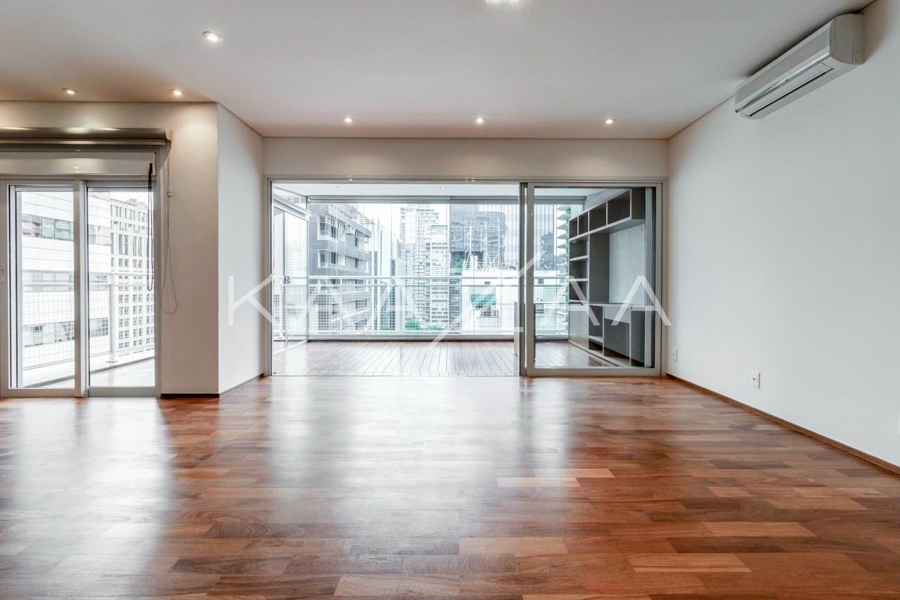 Luminoso, este apartamento no Itaim Bibi foi reformado e tem ares inspiradores. - Foto 1